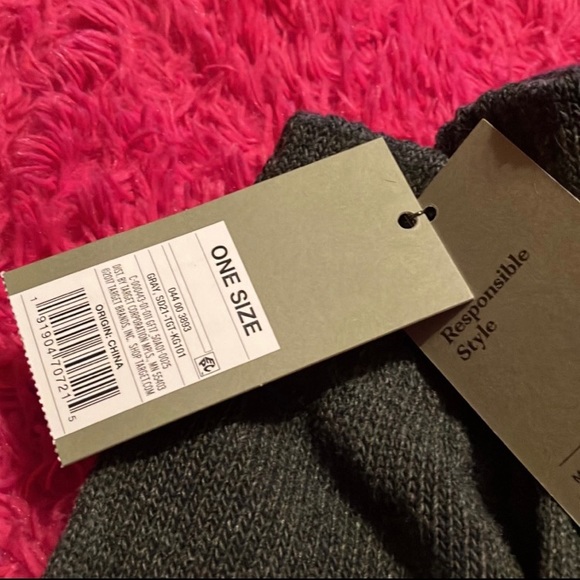 NWT - Goodfellow & Company Gray Gloves - Picture 3 of 5